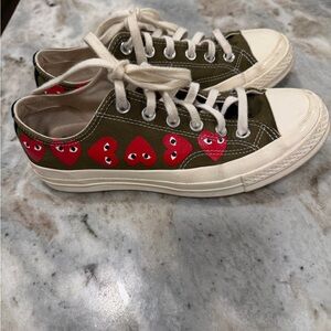 COMME DES GARCONS PLAY Emblem Low Top Sneaker khaki size 5.5